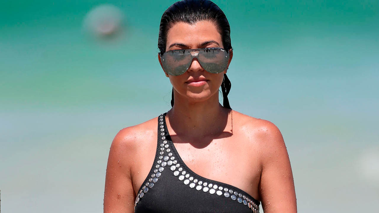 Kourtney Kardashian enciende Instagram con su desnudo integral dalemedia.us